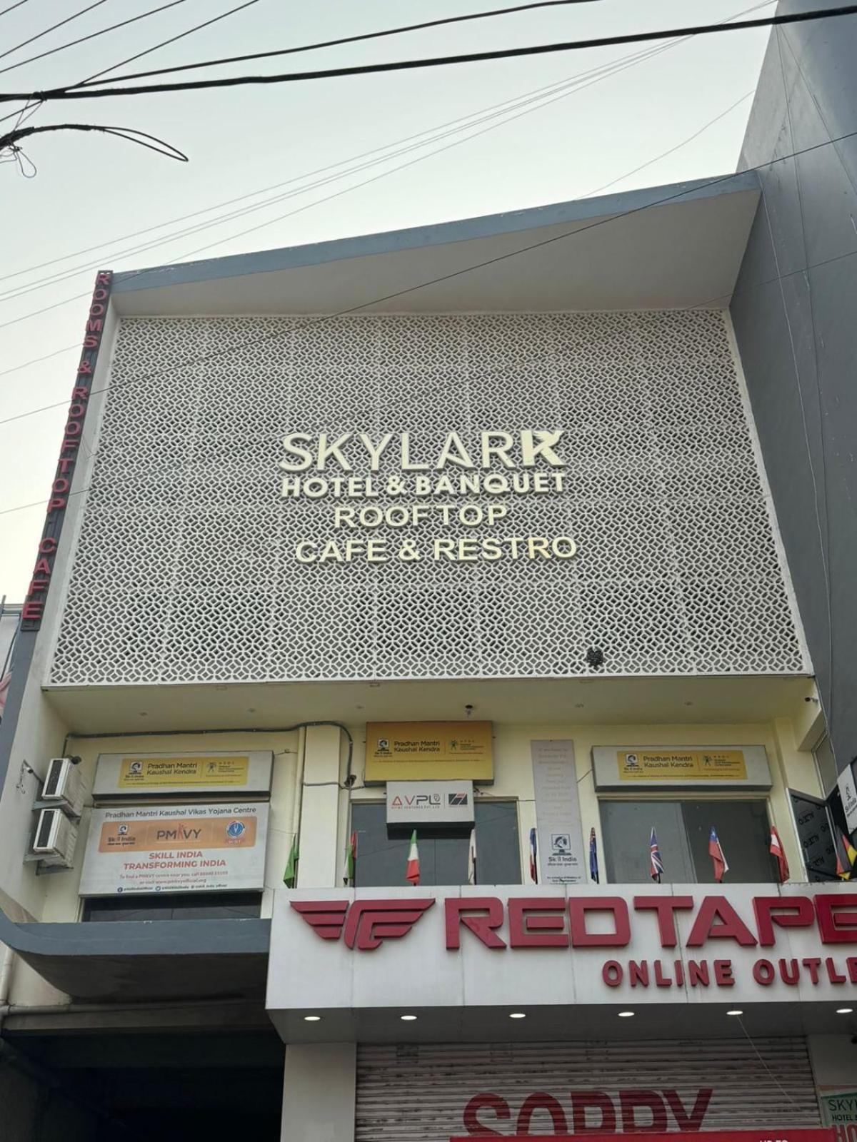 Hotel Skylark & Banquet Palwal Exterior foto